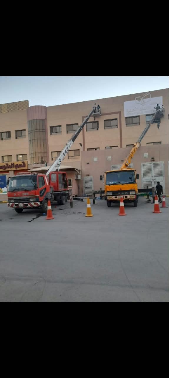 كرين برجي للإيجار في مشاريع الإنشاء بالرياض